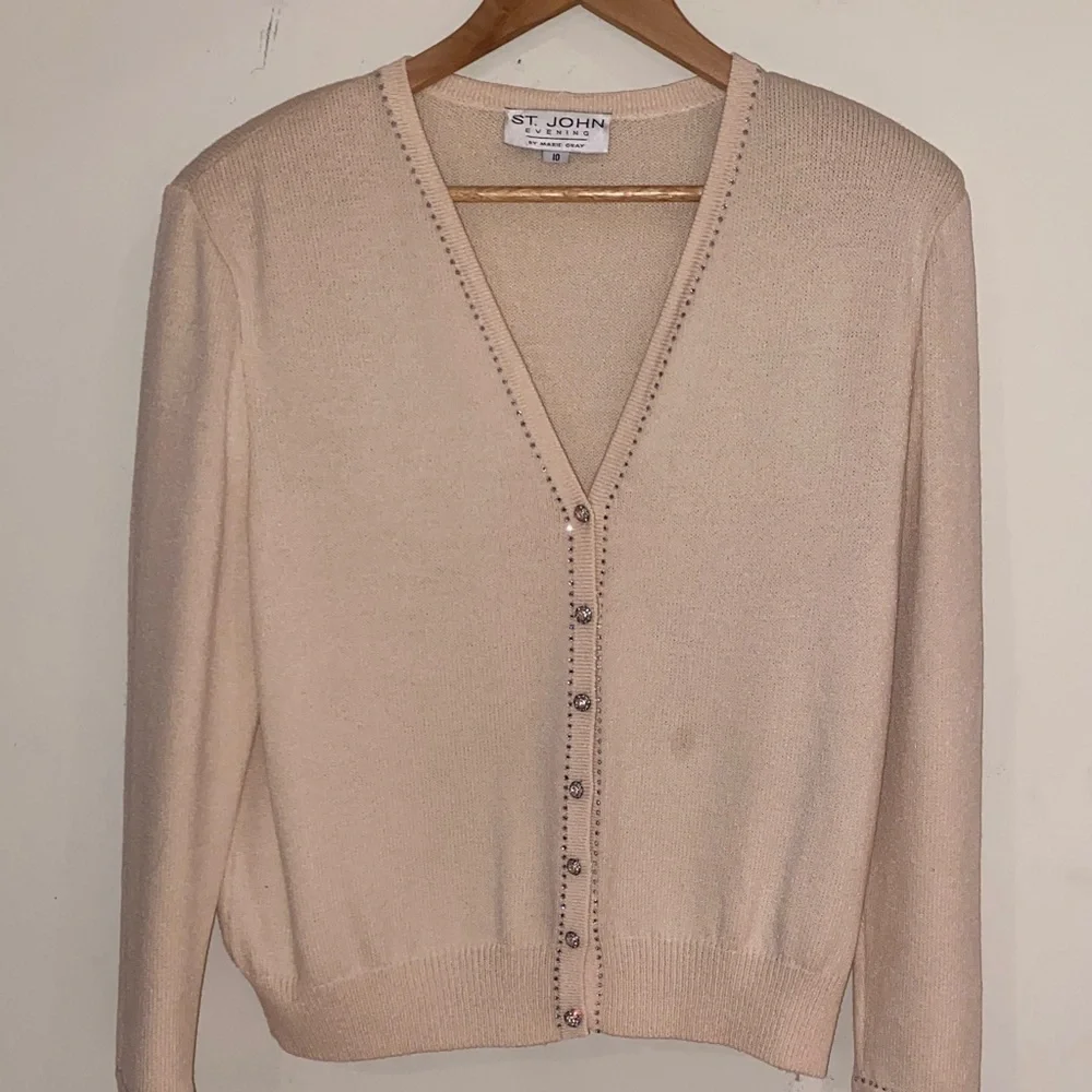 St. John Evening cream v-neck cardigan rhinestone strum & buttons Sz 10